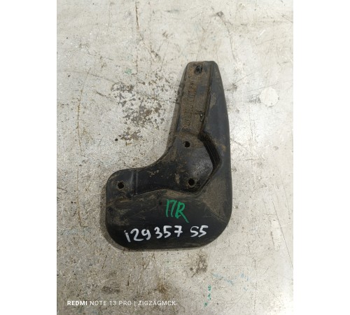 Брызговик передний правый