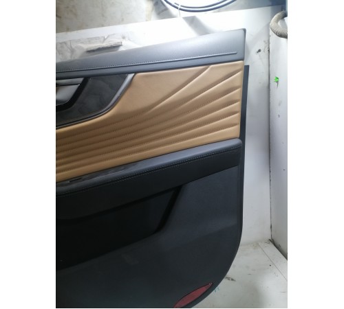 Обшивка двери передняя правая