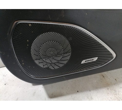 Обшивка двери передняя правая