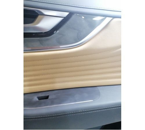 Обшивка двери передняя правая