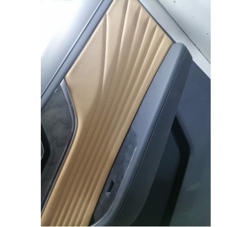 Обшивка двери передняя правая