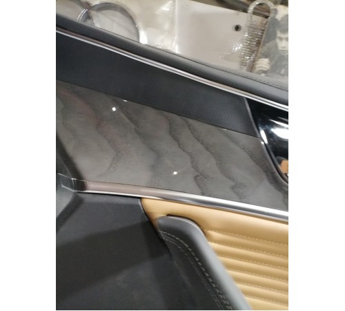 Обшивка двери передняя правая