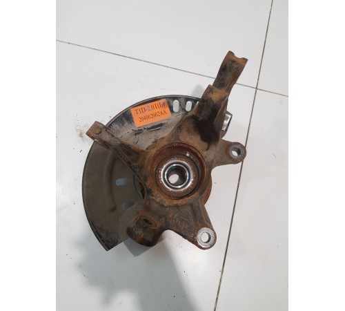 Кулак поворотный передний левый в сборе