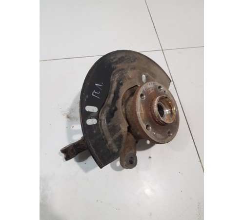 Кулак поворотный передний левый в сборе