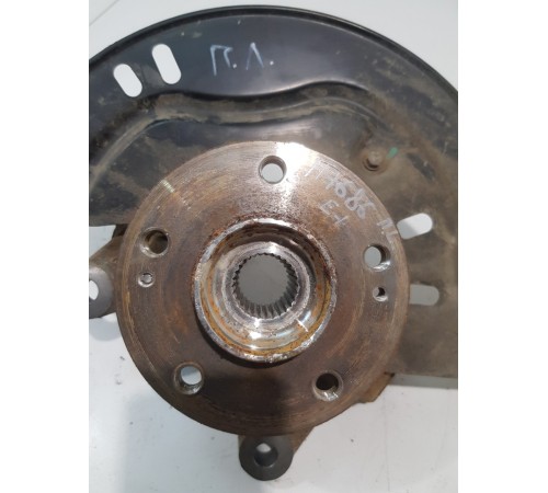 Кулак поворотный передний левый в сборе