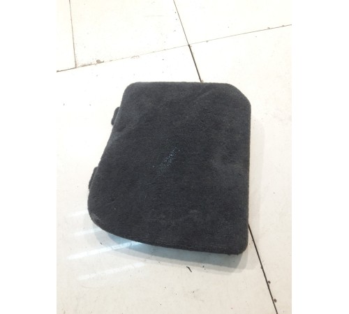 заглушка панели багажника