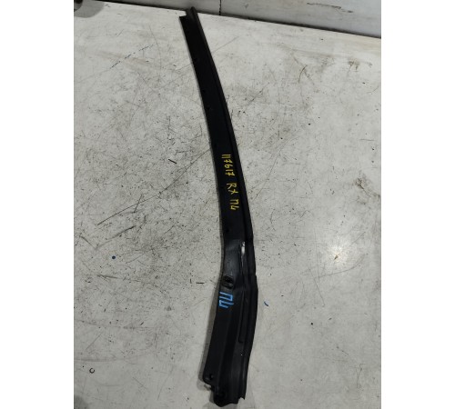 Уплотнитель двери передний левый