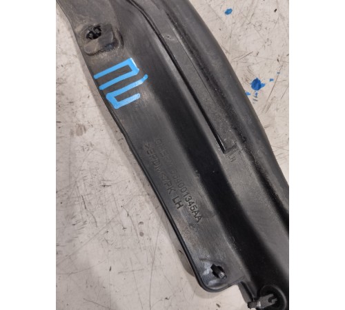 Уплотнитель двери передний левый