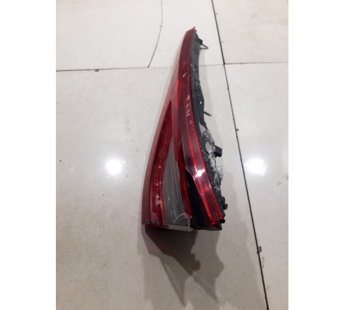 Фонарь крышки багажника правый