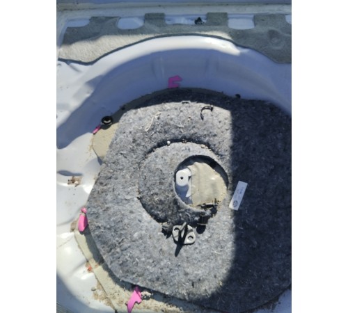 Ниша багажника запасного колеса