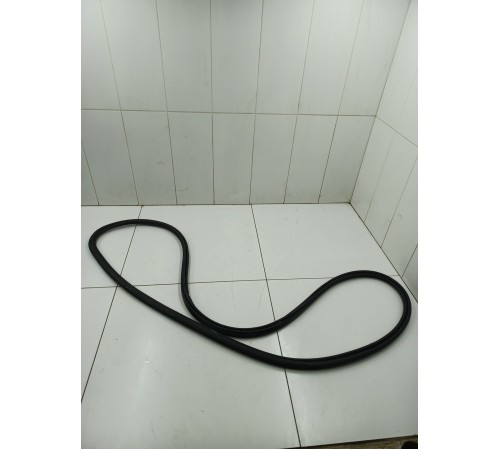 Уплотнитель двери передний левый