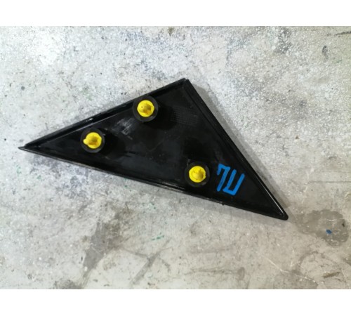 Декоративная накладка левого зеркала заднего вида