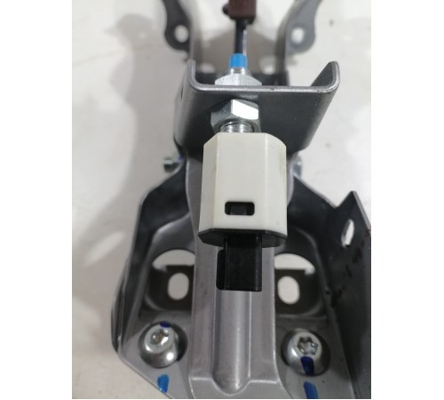 Педаль тормоза 