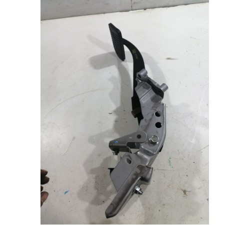 Педаль тормоза 