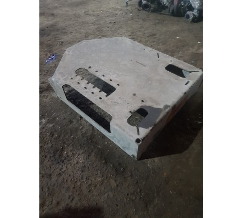 Защитная крышка блока гидрораспределителя левая