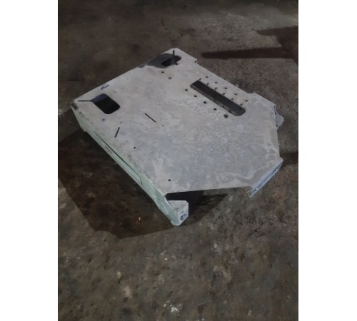 Защитная крышка блока гидрораспределителя левая