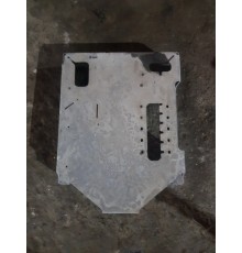 Защитная крышка блока гидрораспределителя левая