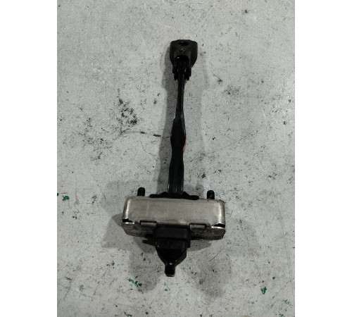 Ограничитель двери задний правый