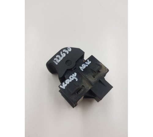 Кнопка стояночного тормоза