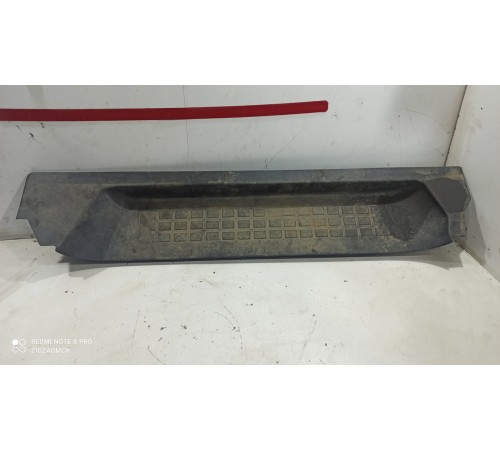 Накладка порога (задняя правая)