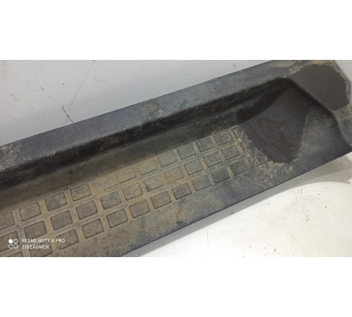 Накладка порога (задняя правая)