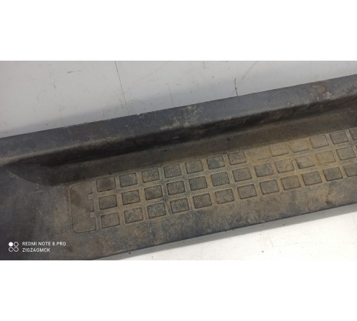 Накладка порога (задняя правая)