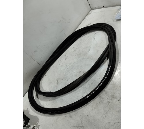 Уплотнитель крышки багажника