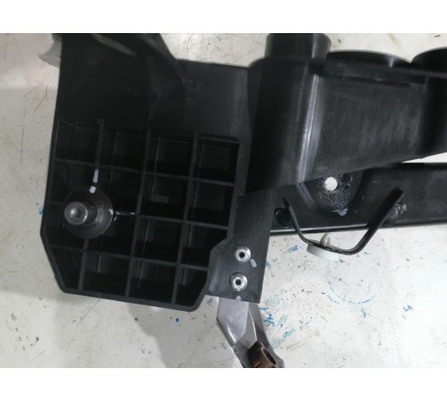 Педаль тормоза