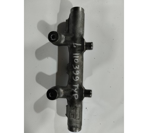 Топливная рампа левая