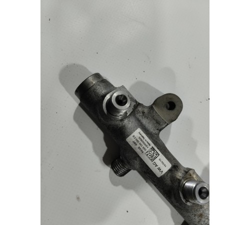 Топливная рампа левая