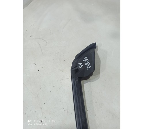 Уплотнитель стекла двери (задний левый)