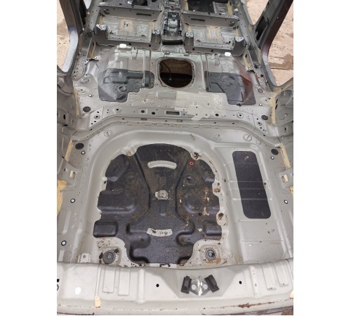 Ниша багажника (запасного колеса)