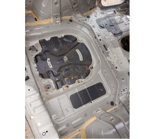 Ниша багажника (запасного колеса)