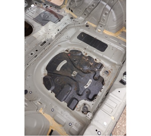 Ниша багажника (запасного колеса)