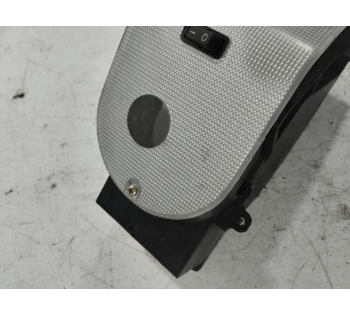 Фонарь освещения салона левый