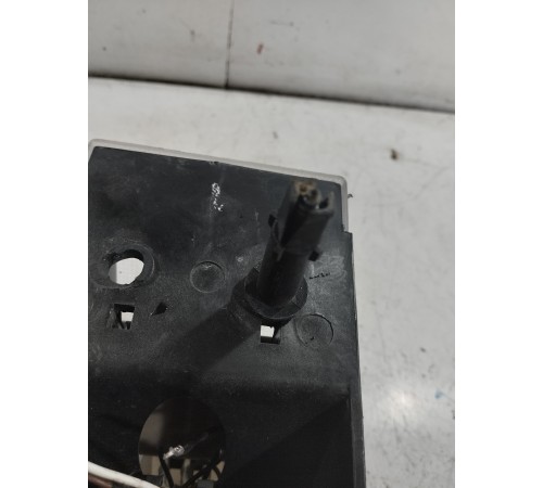 Фонарь освещения салона левый