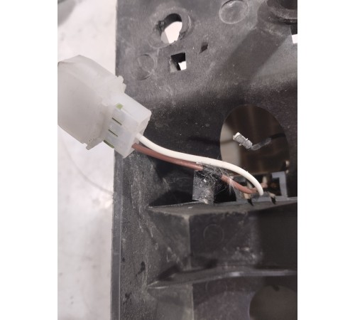 Фонарь освещения салона левый