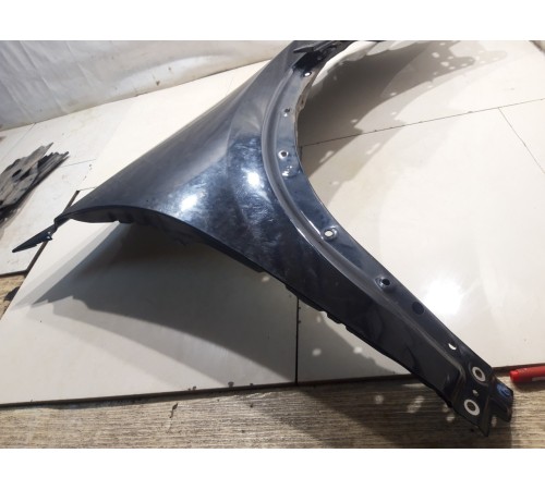 Крыло переднее правое