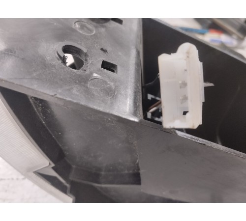 Фонарь освещения салона левый