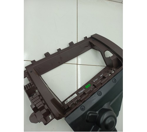 Накладка торпедо правая под бардачок