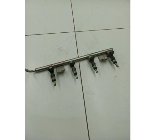 топливная рампа с форсунками