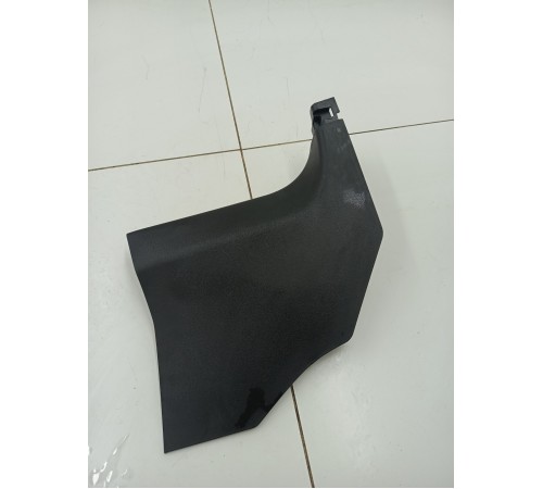 Накладка передней панели правая нижняя