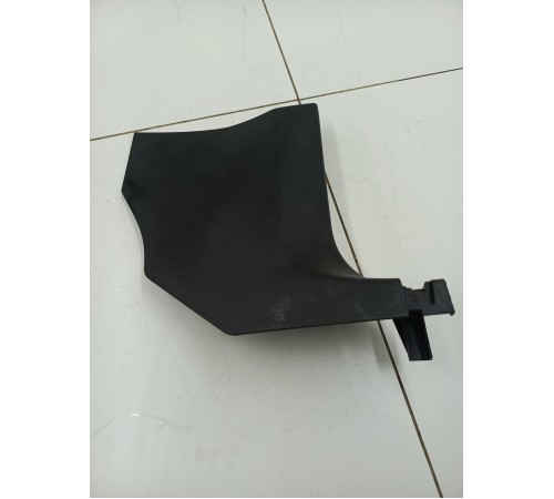 Накладка передней панели правая нижняя