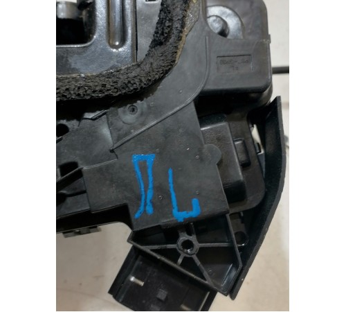 Замок двери передний левый