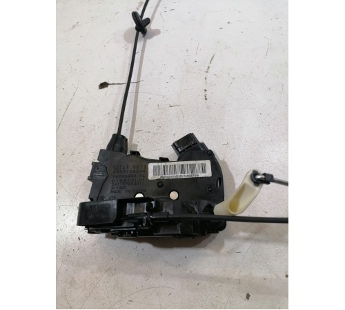 Замок двери передний левый