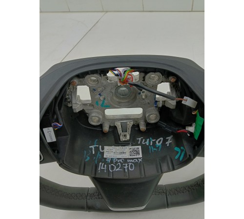 Рулевое колесо в сборе с многофункциональными кнопками