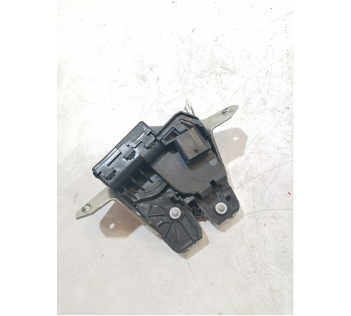 Замок крышки багажника