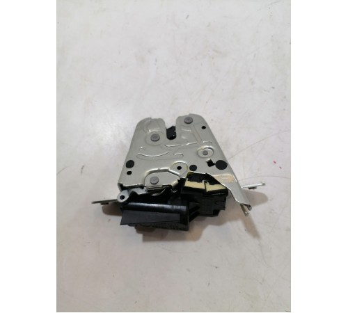 Замок крышки багажника