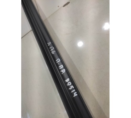 Уплотнитель стекла(передний правый внутренний)