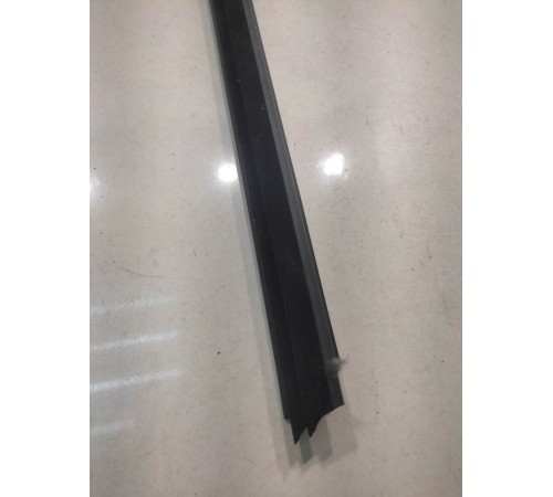 Уплотнитель стекла(передний правый внутренний)